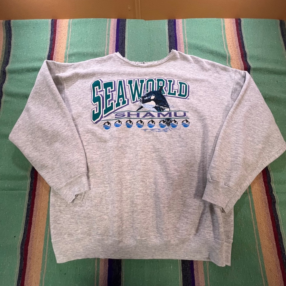 Vintage 1990s SeaWorld Shamu Sweatshirt Unisex Gray Distressed Graphic Pullover